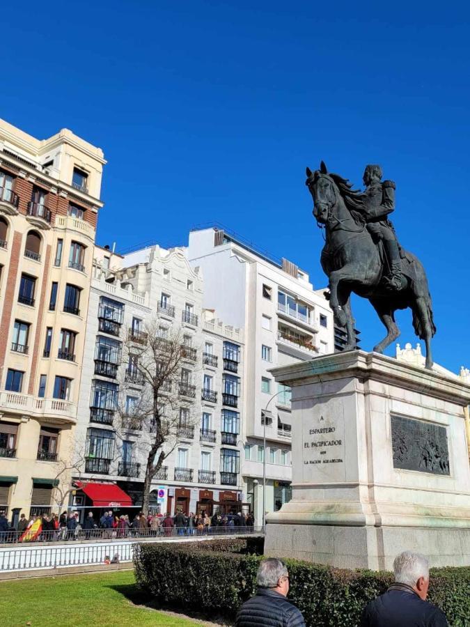 Apartamento Con Vistas Al Parque Del Retiro Madrid Kültér fotó